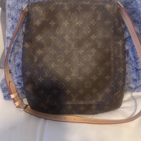 Vintage satchel, Louis Vuitton with brand new straps put on by Louis Vuitton - Picture 4 of 6